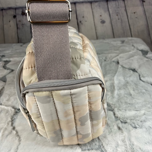 Time and Tru soft pastel camo crossbody quilted purse. - Picture 5 of 13